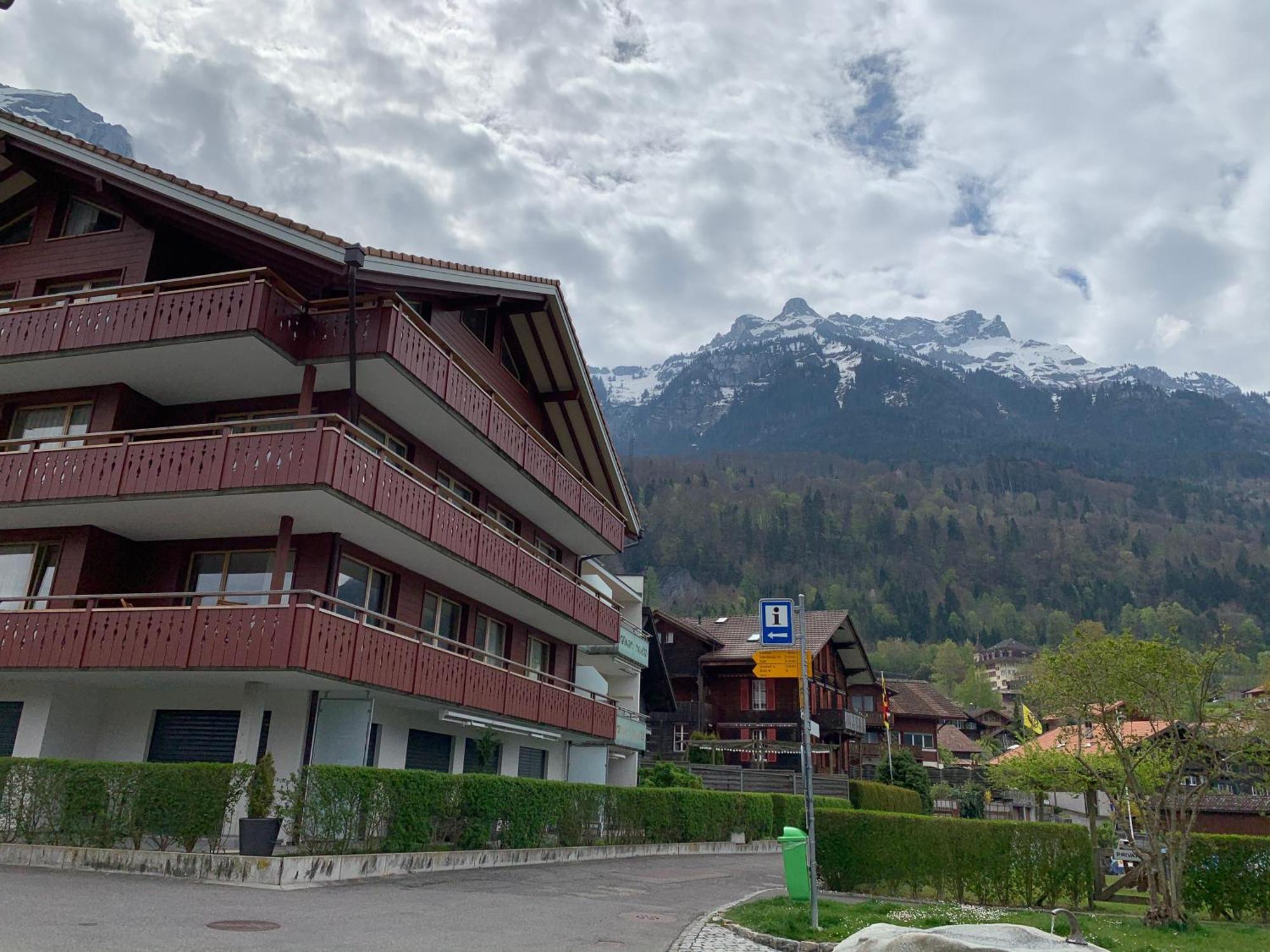 Seehaus / lake view apartment Iseltwald Buitenkant foto